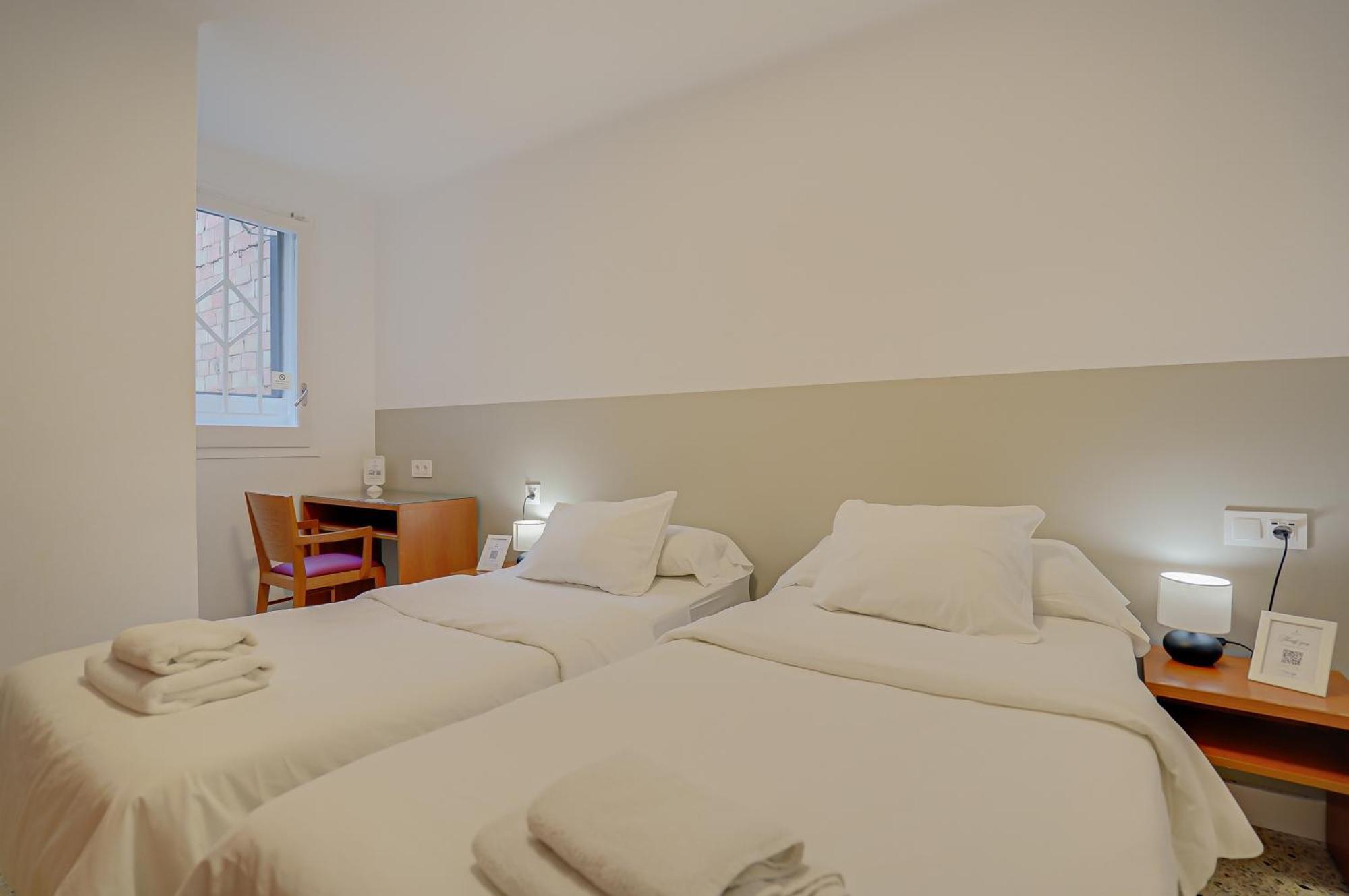 HOSTAL-PENSIÓN Y APARTAMENTO el MOLI Lloret de Mar Quarto foto