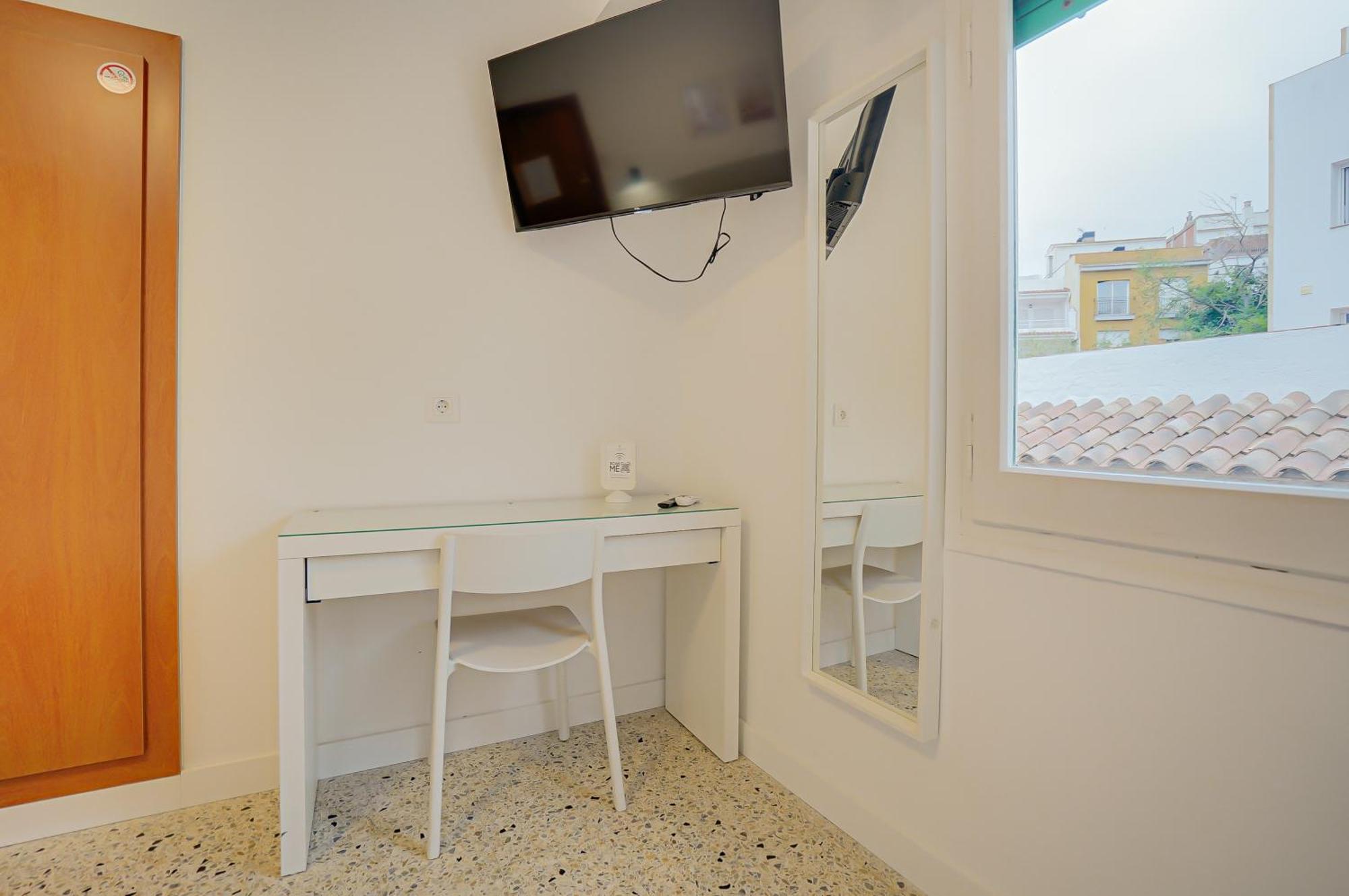 HOSTAL-PENSIÓN Y APARTAMENTO el MOLI Lloret de Mar Exterior foto