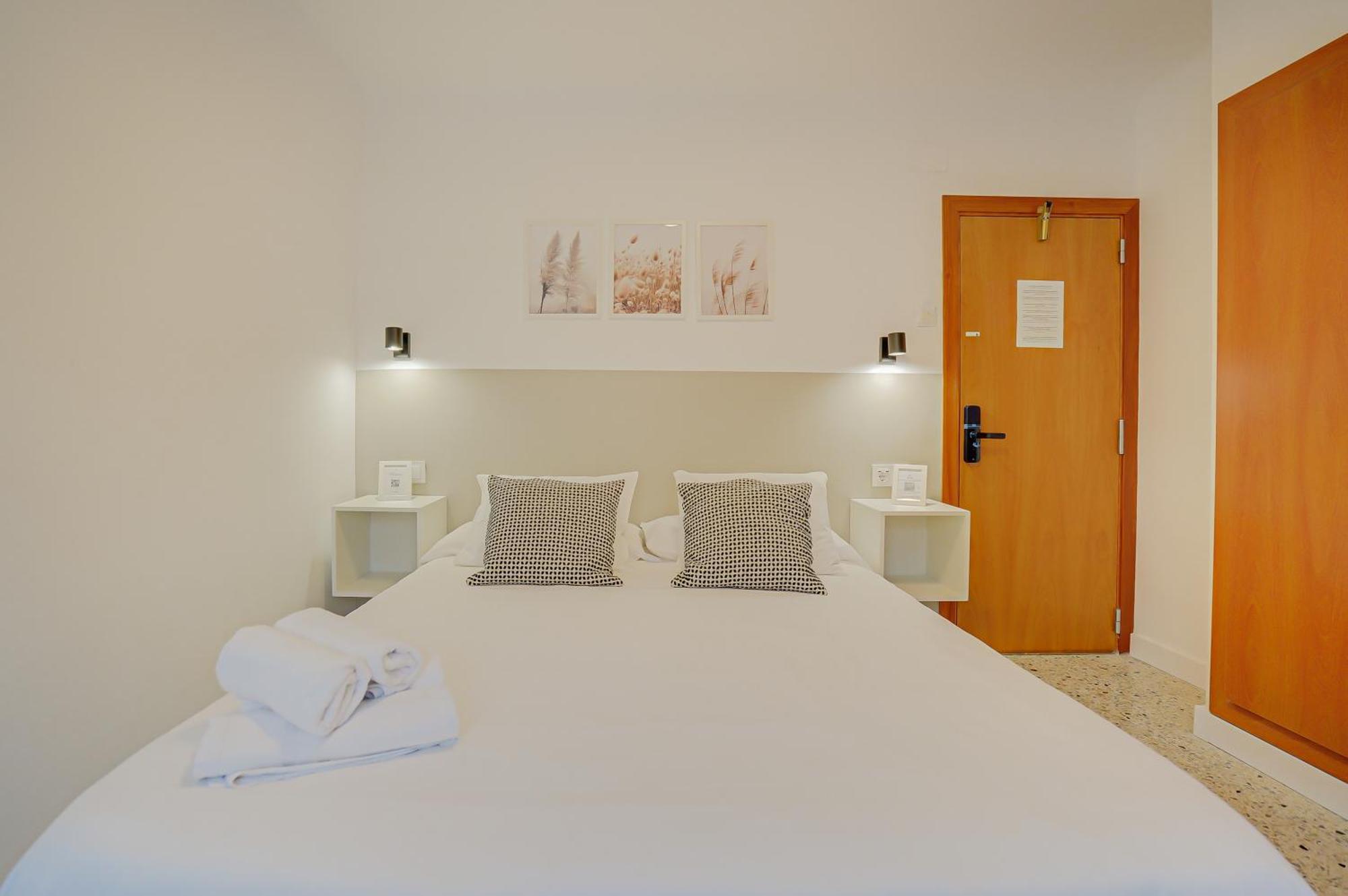 HOSTAL-PENSIÓN Y APARTAMENTO el MOLI Lloret de Mar Exterior foto