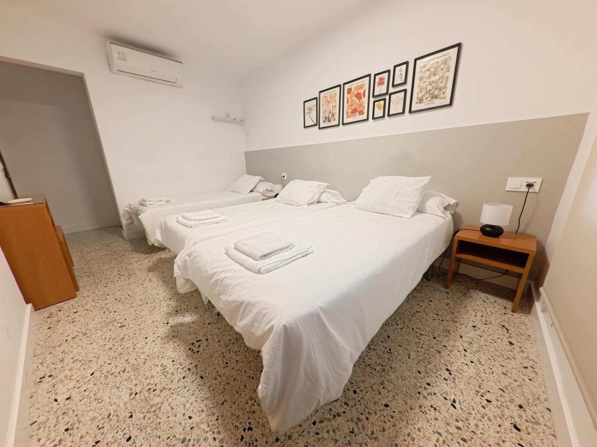 HOSTAL-PENSIÓN Y APARTAMENTO el MOLI Lloret de Mar Exterior foto
